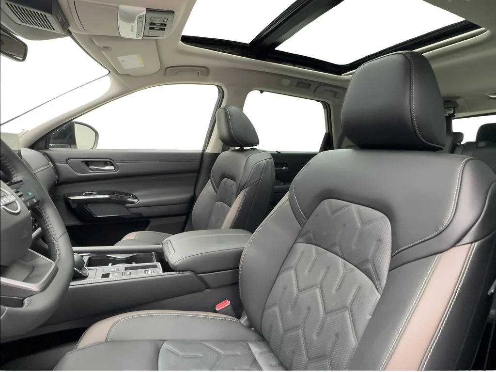 Used 2026 Gray Nissan Platinum image 21