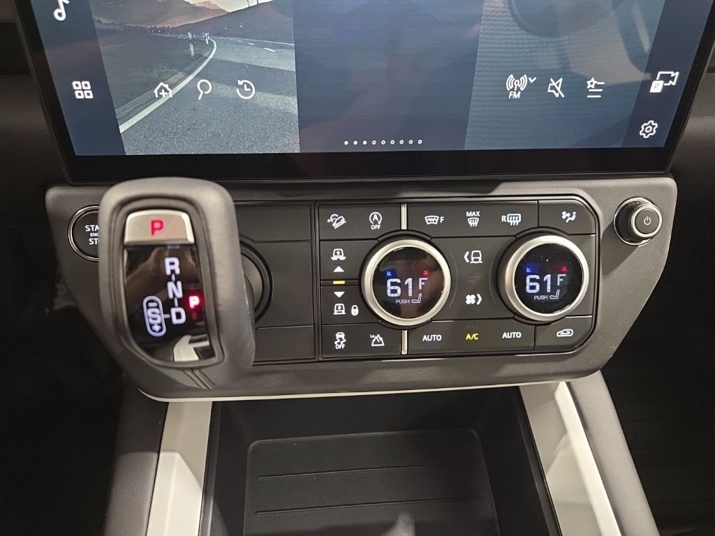 New 2026 Fuji White Land Rover X-Dynamic SE image 17