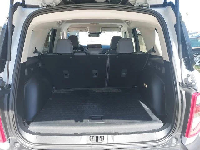 Used 2025 White Ford Badlands image 12