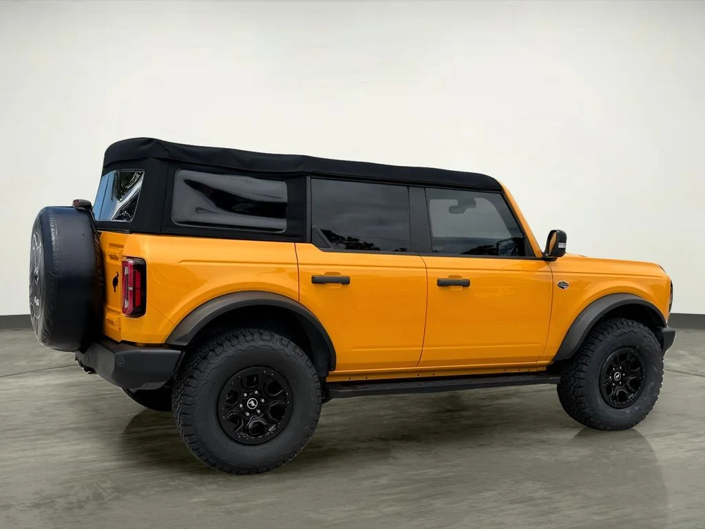 Used 2022 Orange Ford Wildtrak image 8