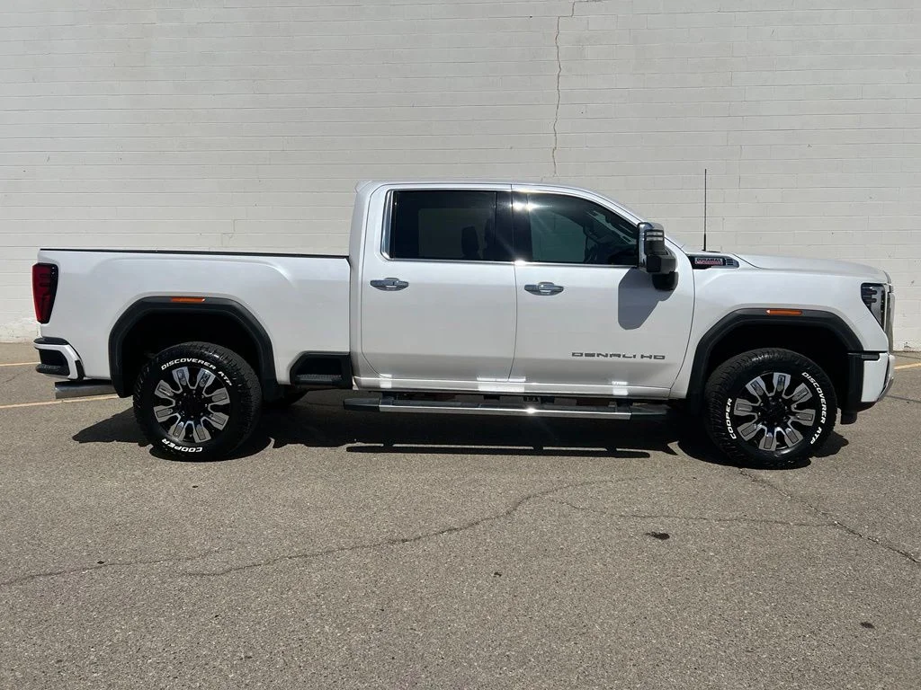 Used 2024 White GMC Denali image 4
