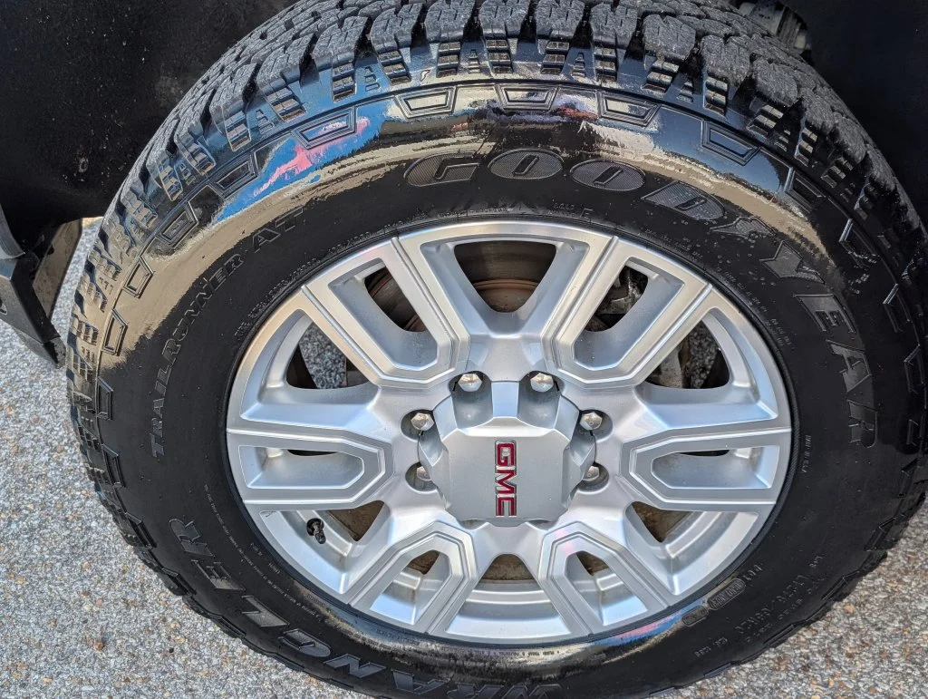 Used 2023 White GMC SLT image 43