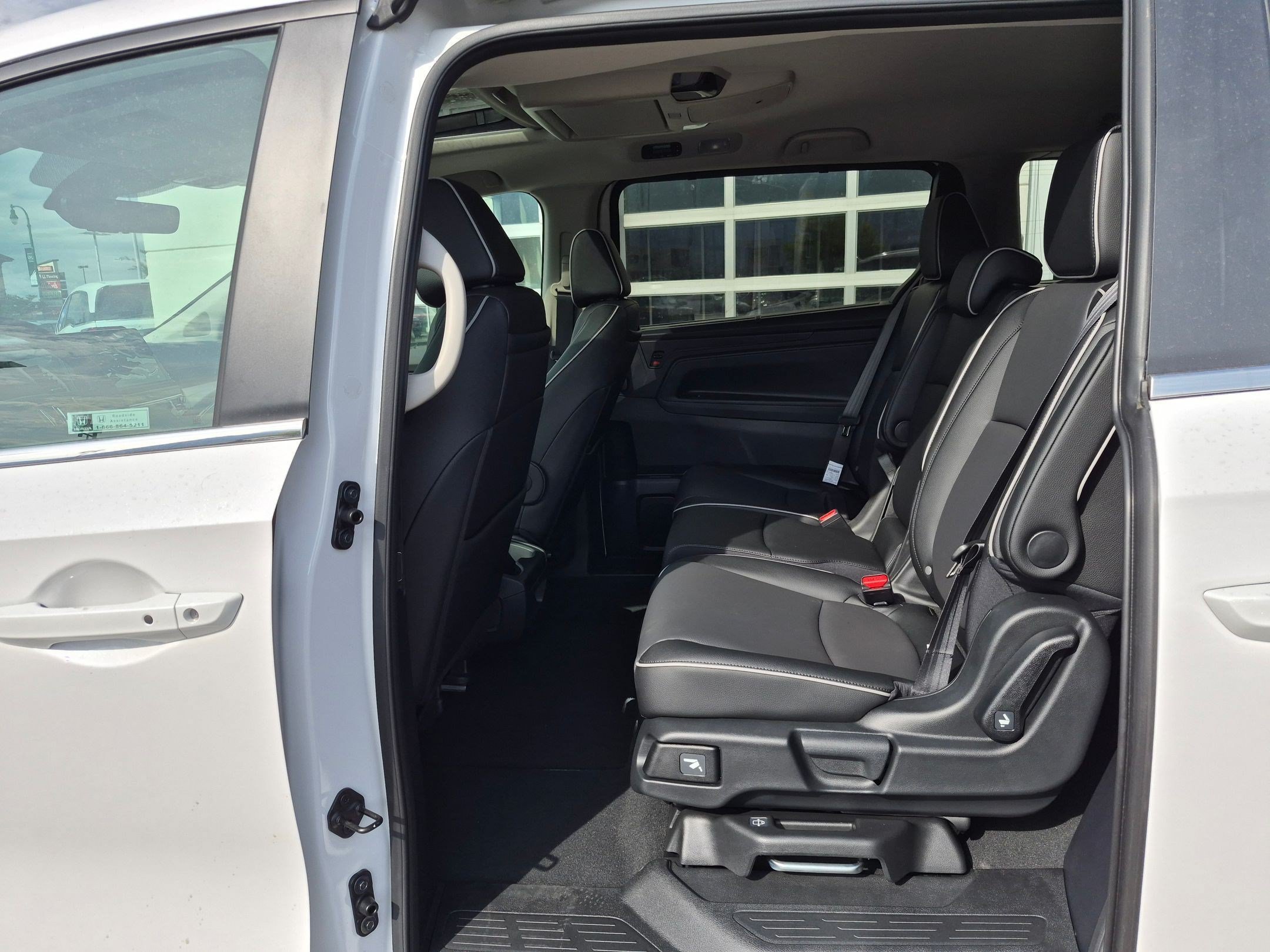 New 2026 Platinum White Pearl Honda Touring image 15