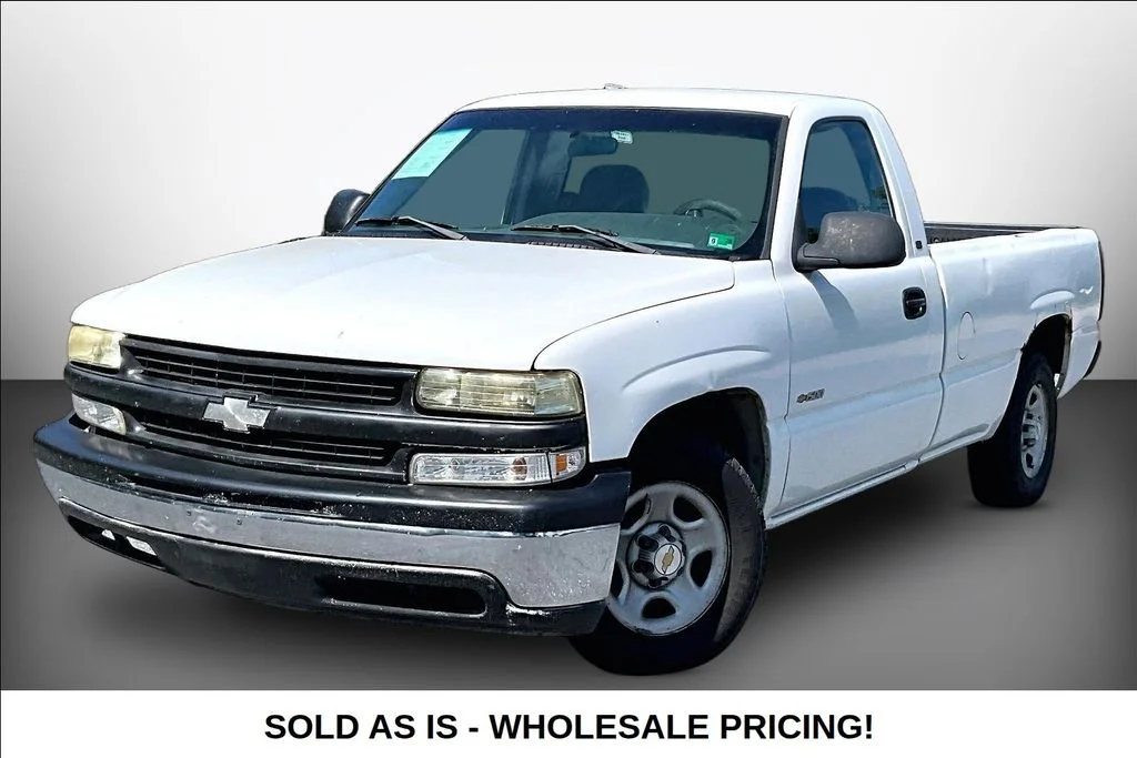Used 2002 White Chevrolet Base image 3