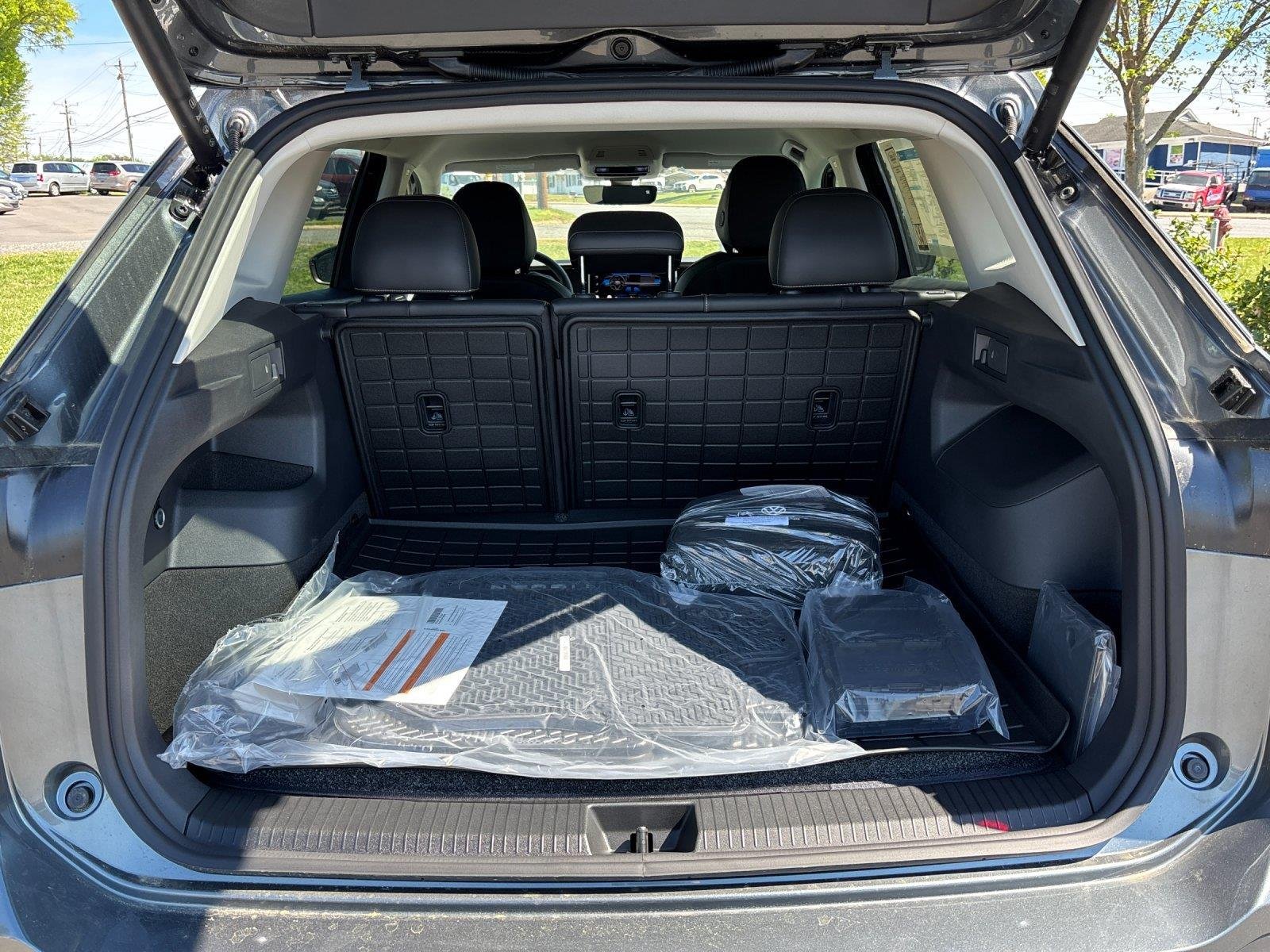 2025 Volkswagen Tiguan SE - Photo 35