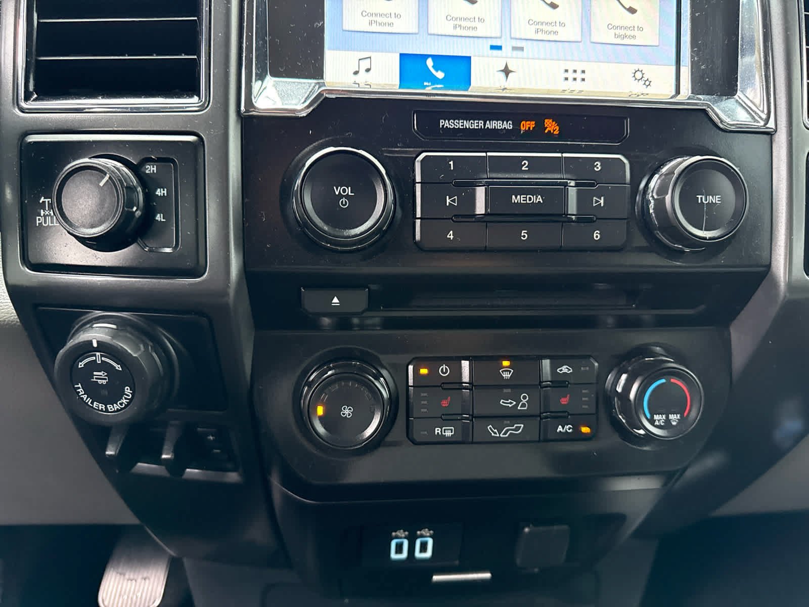 Used 2018 Magnetic Metallic Ford XLT image 22