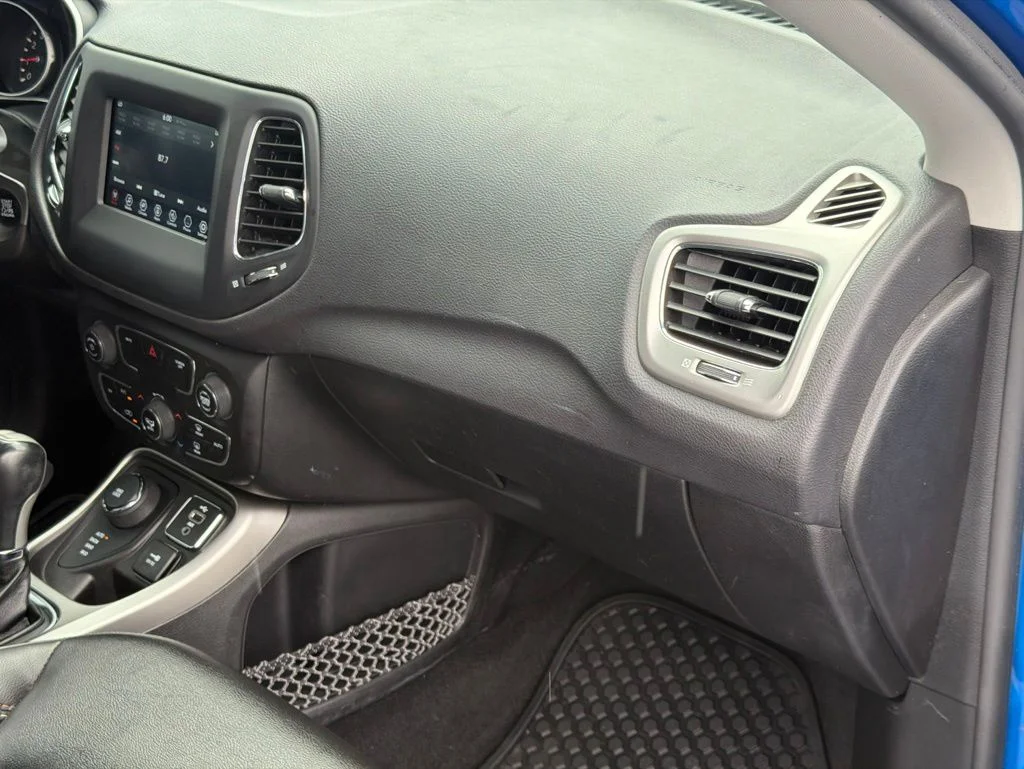 Certified Used 2018 Blue Jeep Latitude image 22