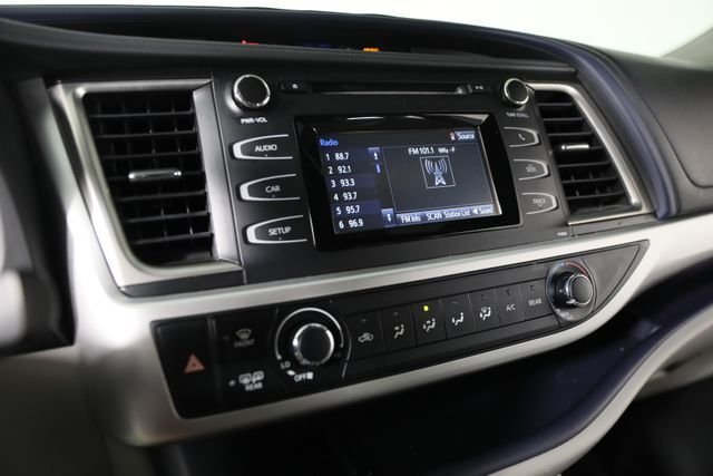 2019 Toyota Highlander LE - Photo 9