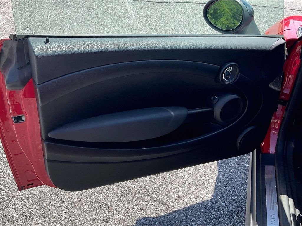 Used 2013 Red MINI Base image 9