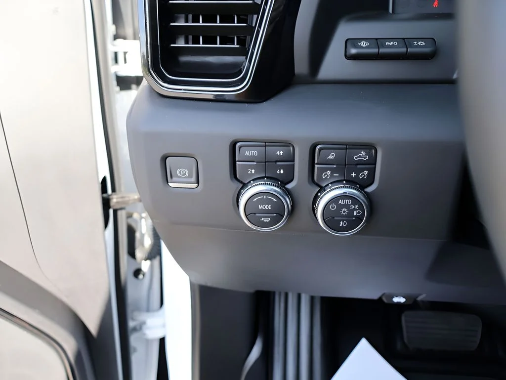 Used 2023 White GMC AT4 image 36