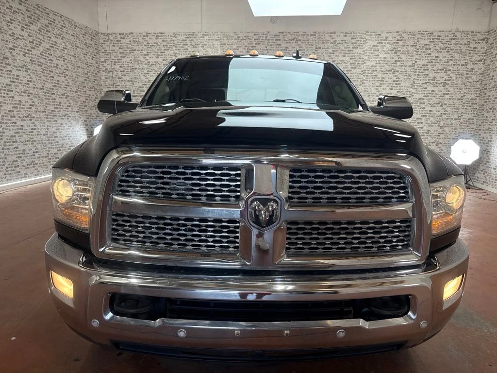 Used 2017 Brilliant Black Crystal Pearlcoat Ram Laramie image 2