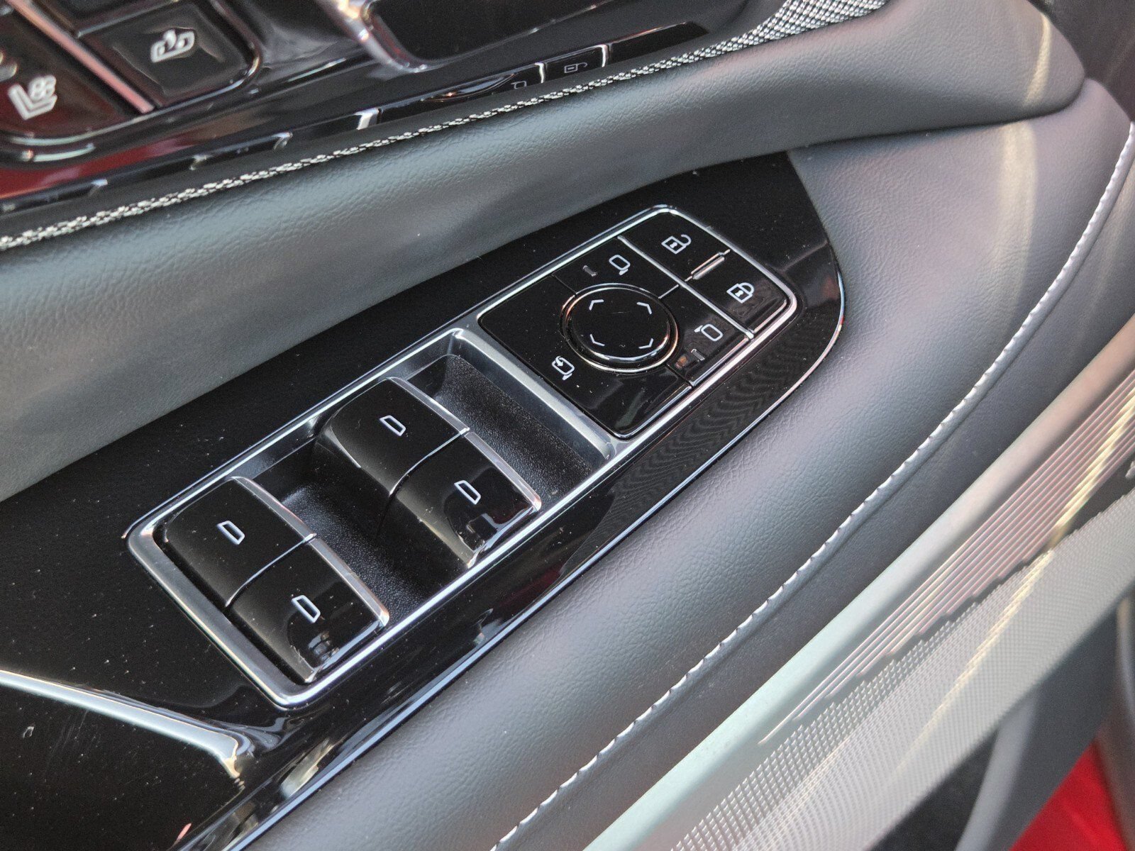 2027 Cadillac OPTIQ Premium Sport - Photo 19