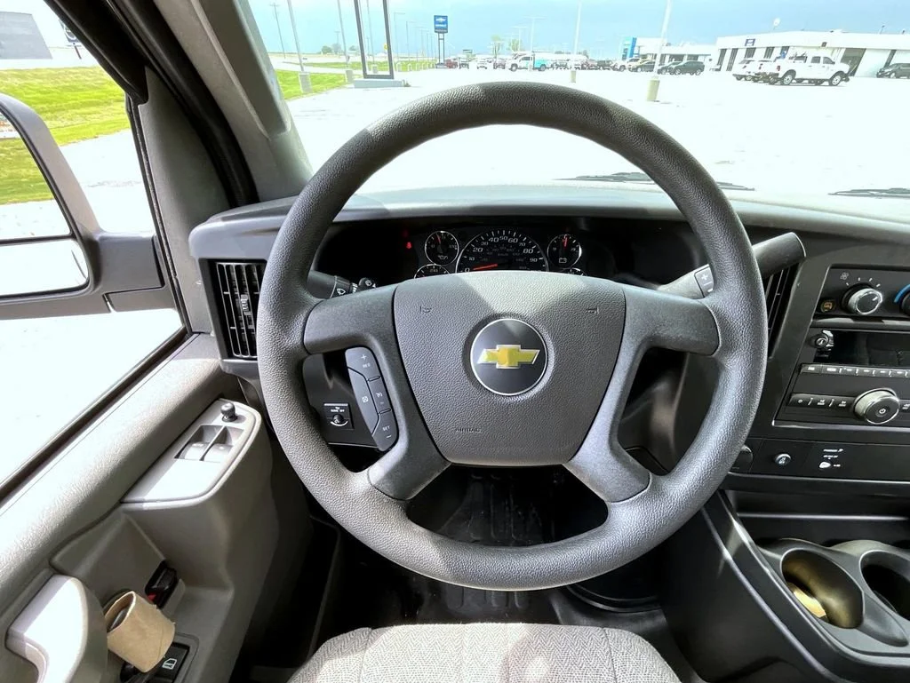 New 2026 Summit White Chevrolet 1WT image 11
