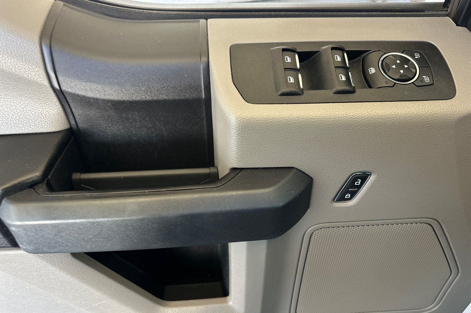 Used 2020 White Ford XL image 10