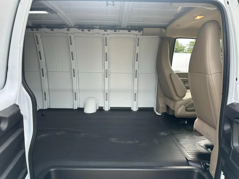 New 2025 Summit White Chevrolet RWD 3500 155" image 4
