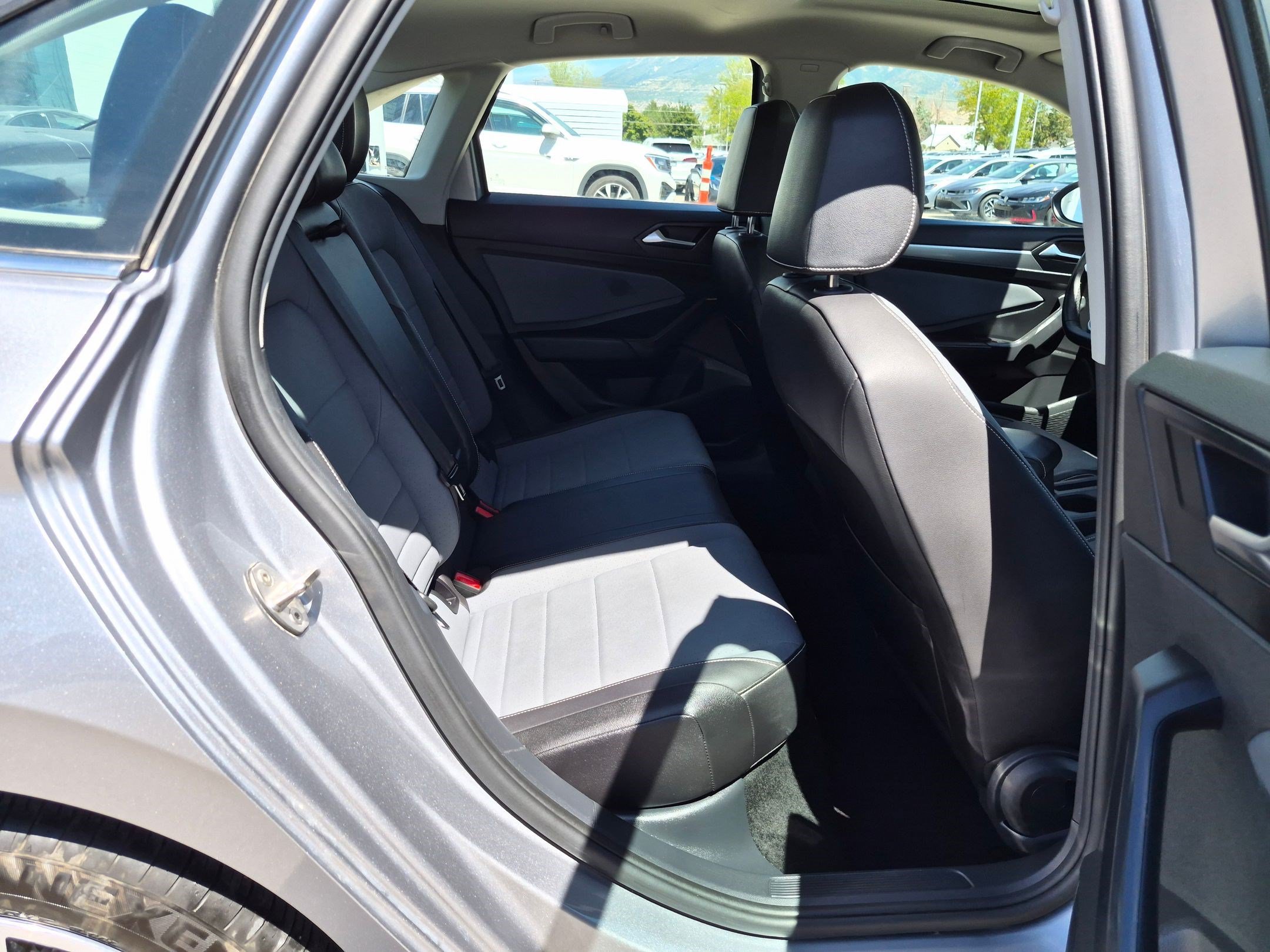 Certified Used 2025 Platinum Gray Metallic Volkswagen SE image 31