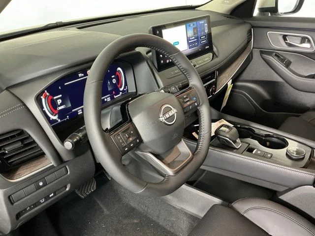 New 2026 Silver Nissan Platinum image 12