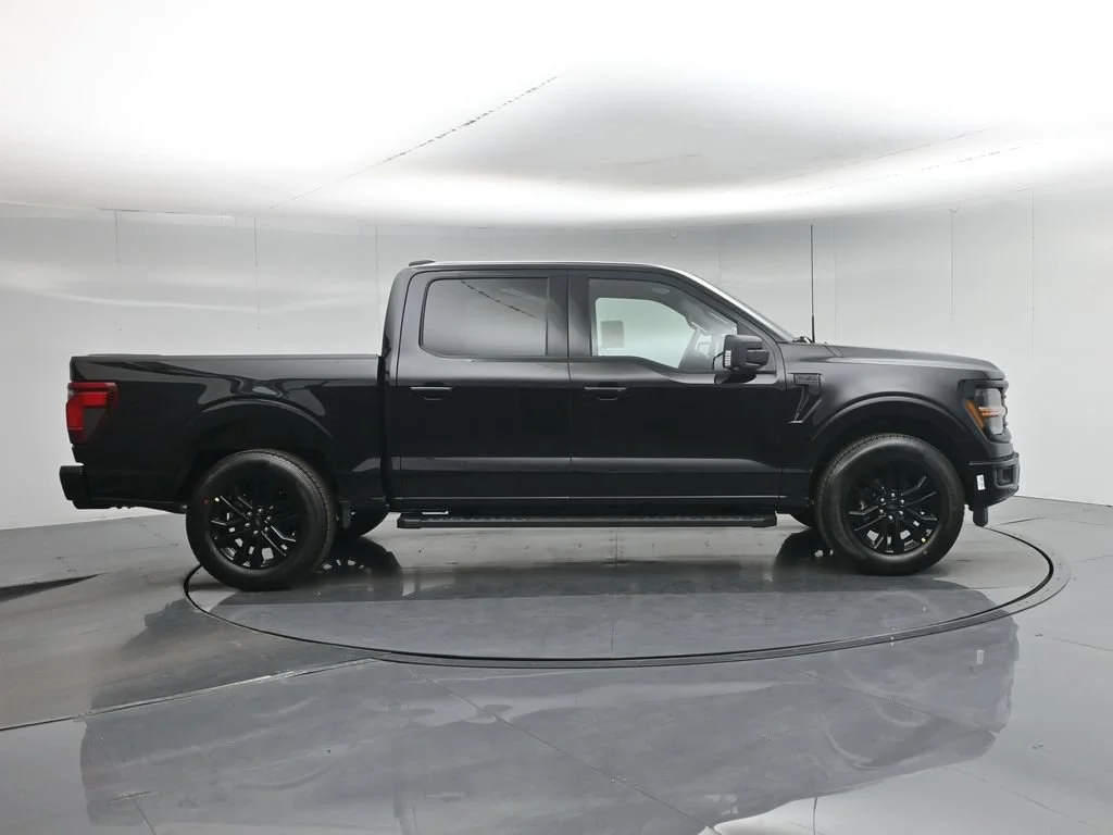 New 2026 Agate Black Metallic Ford XLT image 31