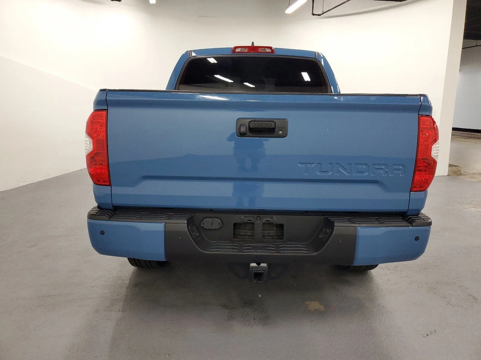 Used 2020 Cavalry Blue Toyota SR5 image 7