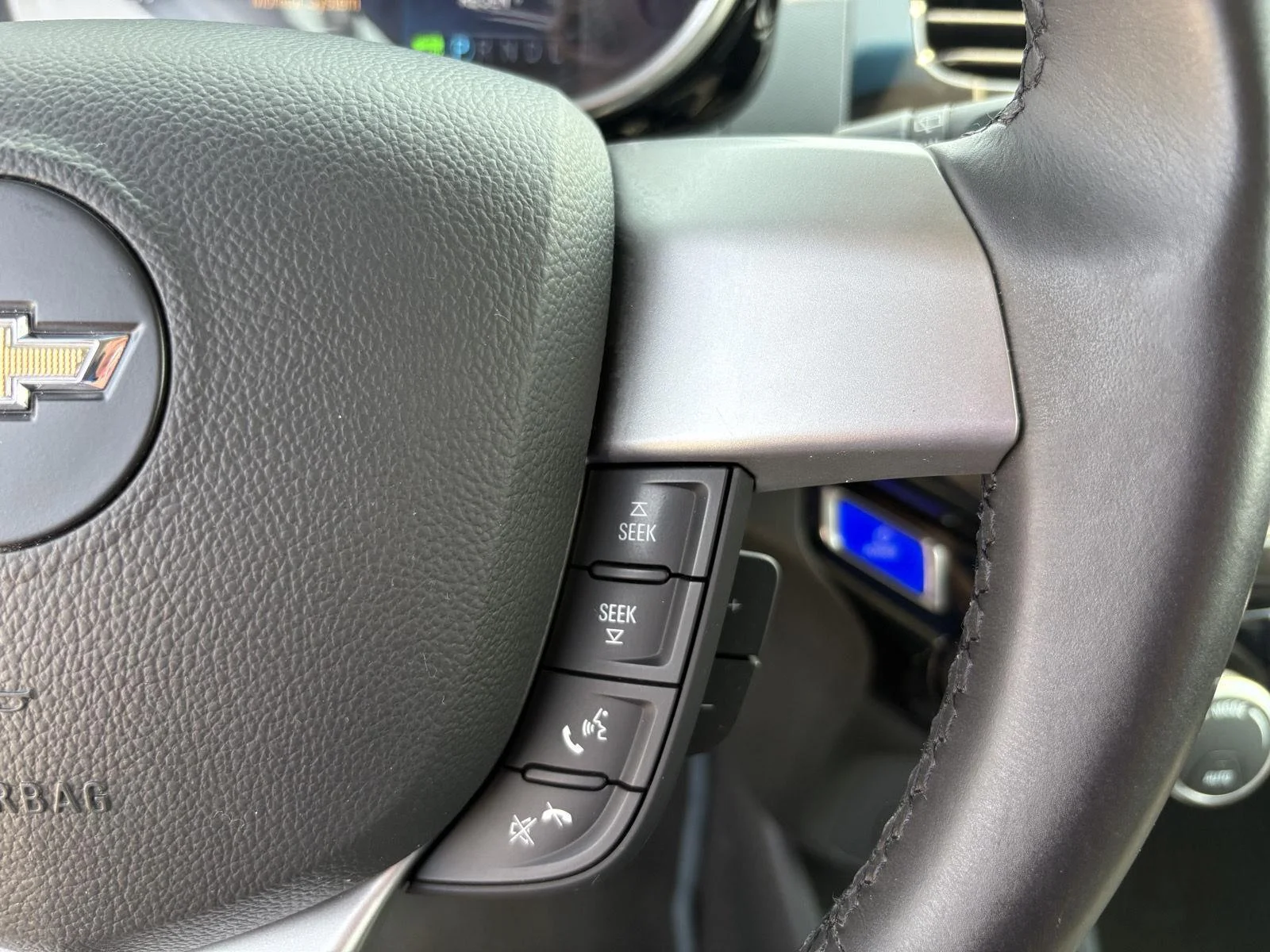 Used 2016 SILVER CHEVROLET HATCHBACK image 13