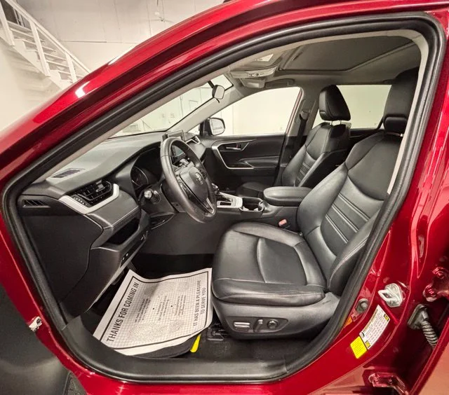 Used 2021 Red Toyota XLE Premium image 22