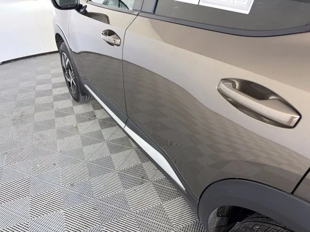 Used 2025 Brown Nissan SV image 27
