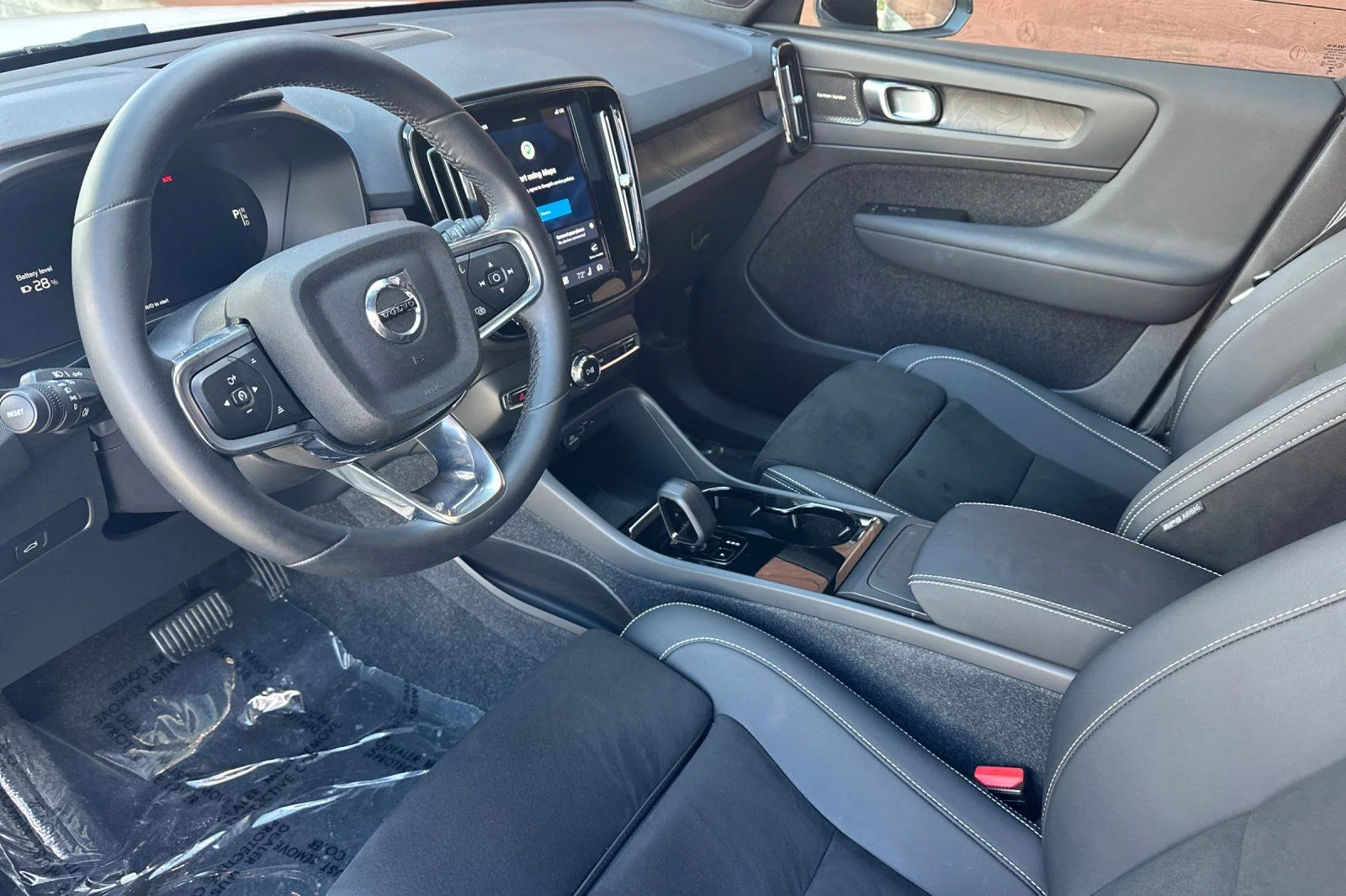 Certified Used 2023 Crystal White Volvo Ultimate image 14