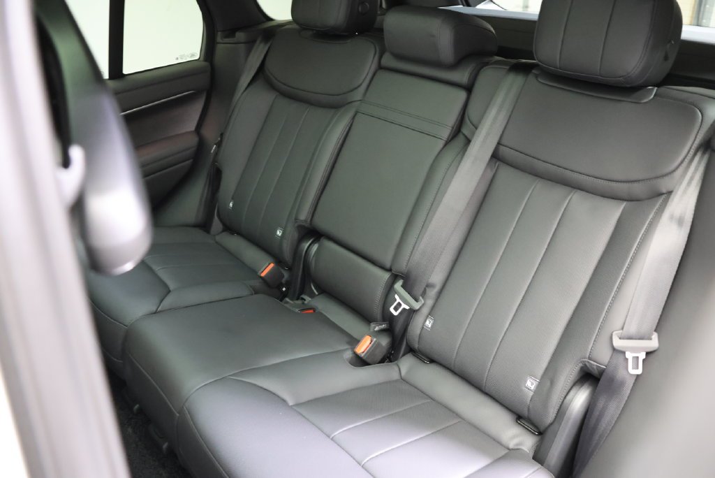New 2027 Fuji White Land Rover SE image 35