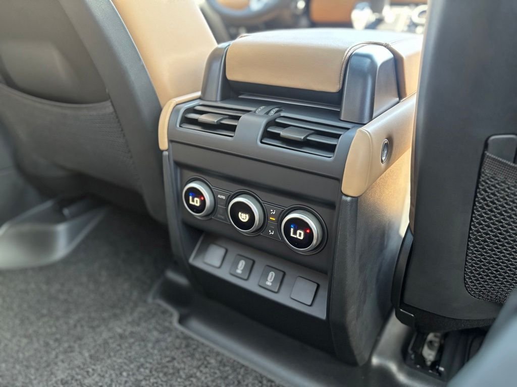 New 2026 Fuji White Land Rover X-Dynamic SE image 7