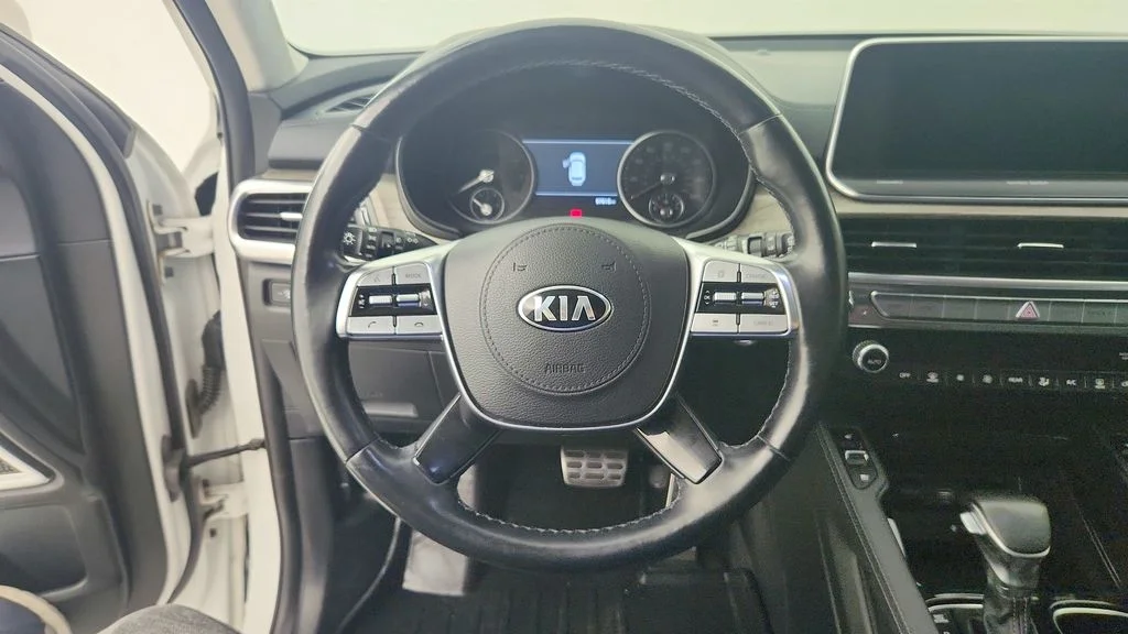 Used 2021 White Kia SX image 18