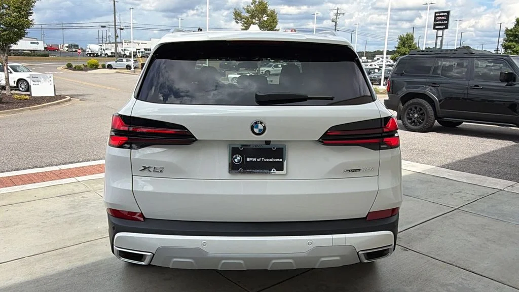 Certified Used 2026 Alpine White BMW sDrive40i image 5