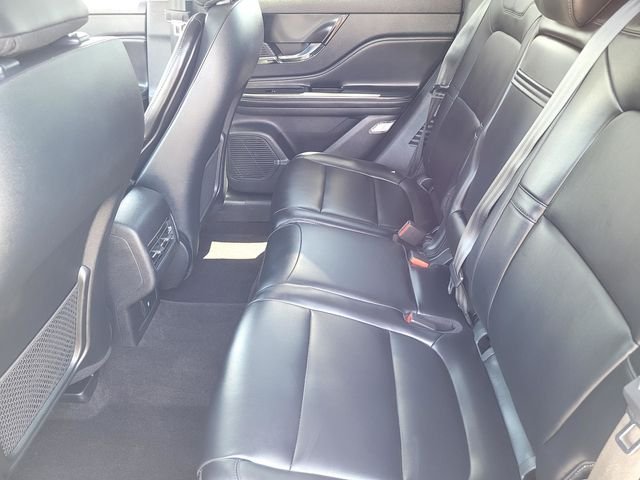 Used 2021 Silver Lincoln Standard image 11