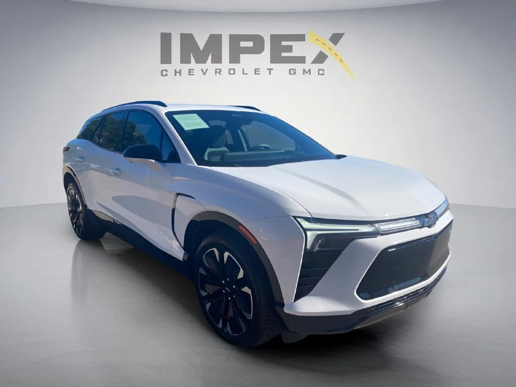 Used 2024 Summit White Chevrolet RS image 6