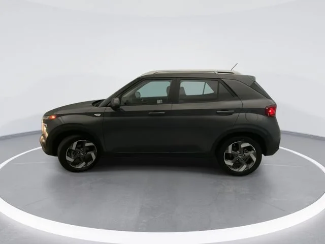 Used 2024 Gray Hyundai SEL image 3