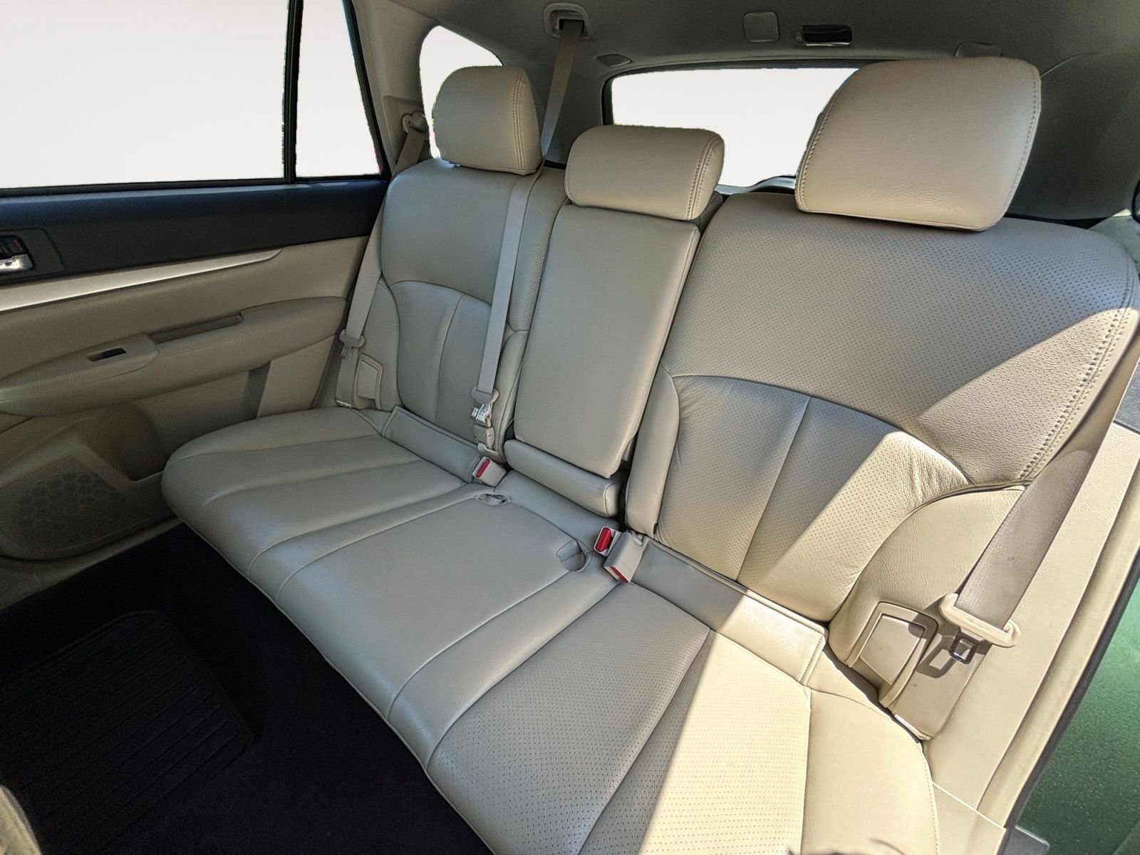Used 2010 Green Subaru 2.5i Premium image 13