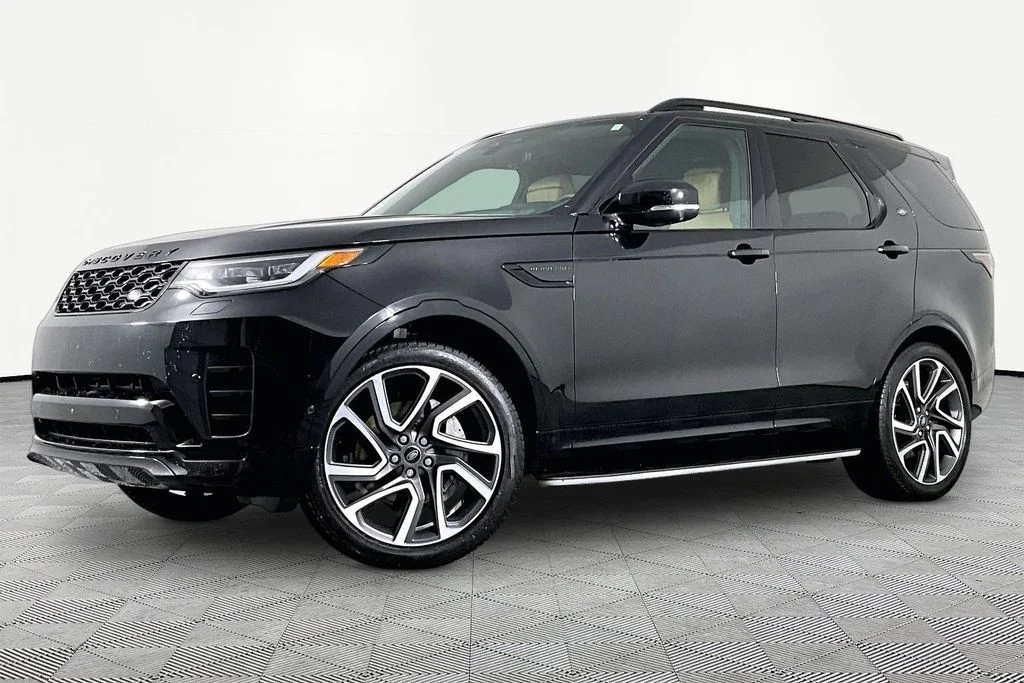 Used 2024 Black Land Rover Dynamic SE image 1