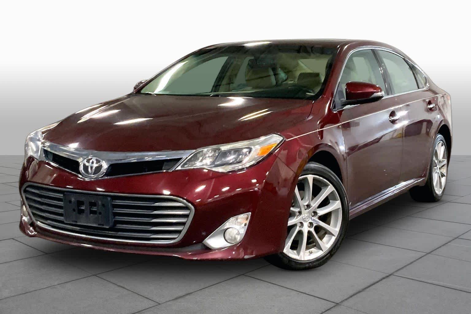 Used 2015 Ooh La La Rouge Mica Toyota XLE Touring image 2