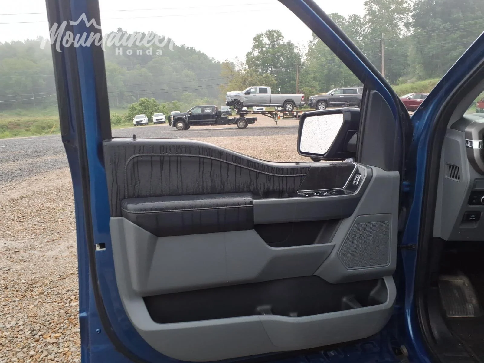 Used 2024 Atlas Blue Ford XLT image 16