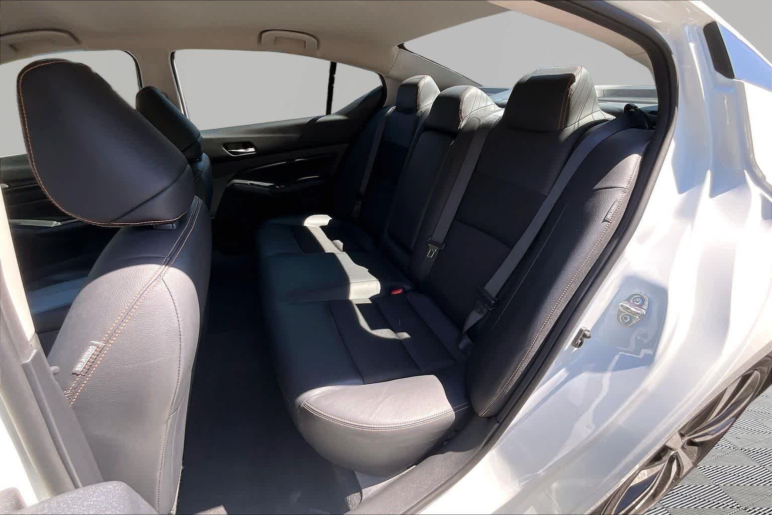 Used 2022 Pearl White Tricoat Nissan 2.5 SR image 21