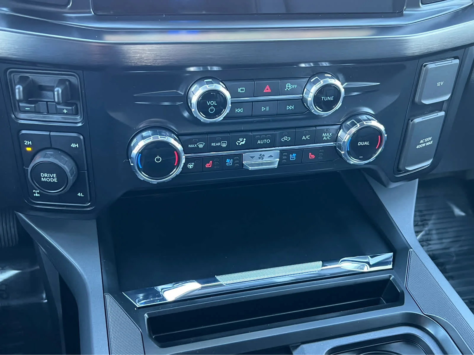 New 2026 Agate Black Metallic Ford F-350® Lariat® image 40
