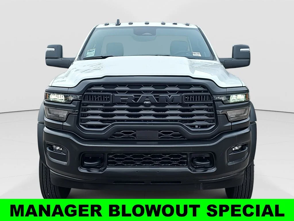New 2026 Bright White Clear-Coat Exterior Paint RAM Tradesman image 8