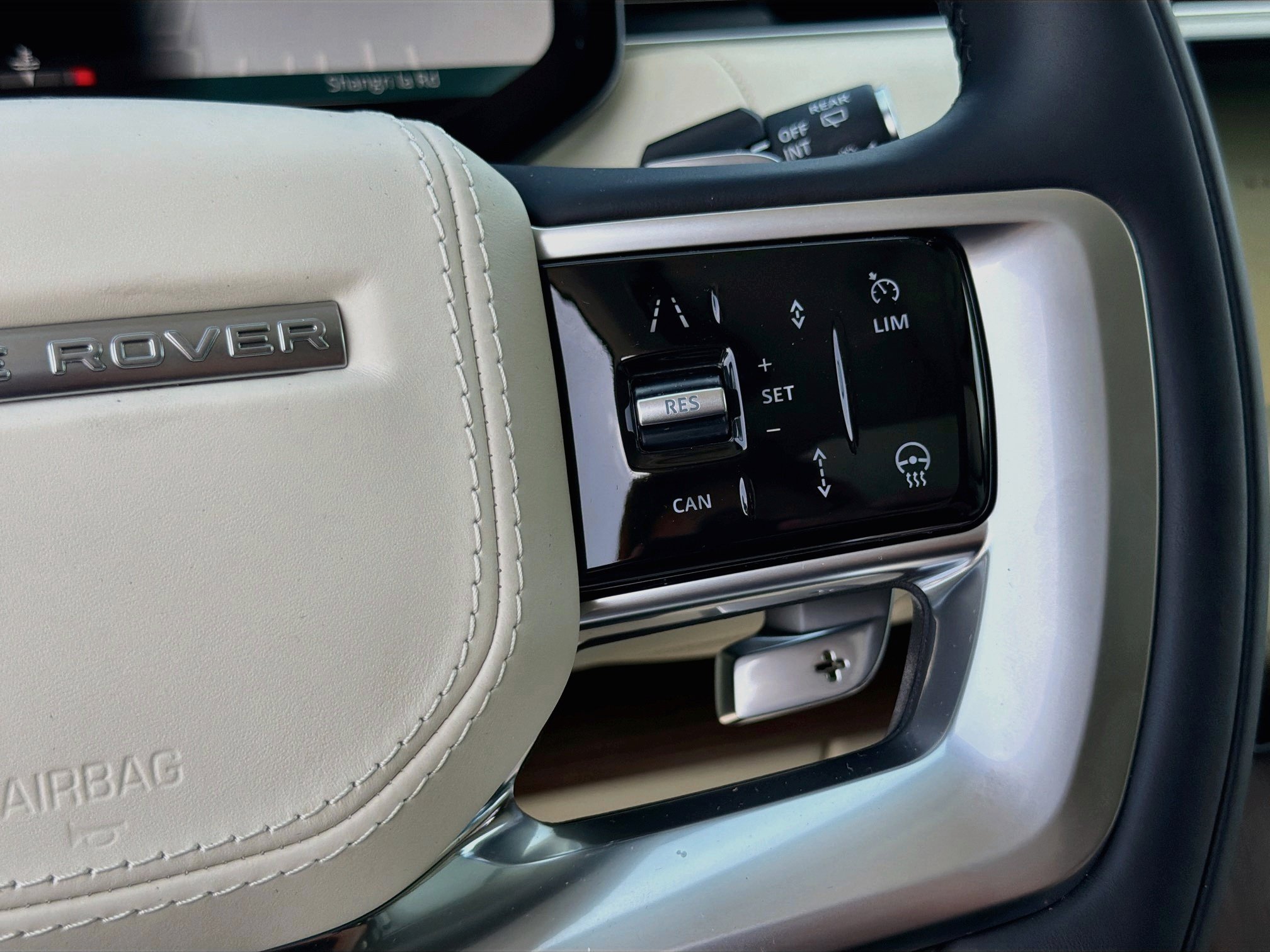 New 2026 Fuji White LAND ROVER SE 7 Seats image 40