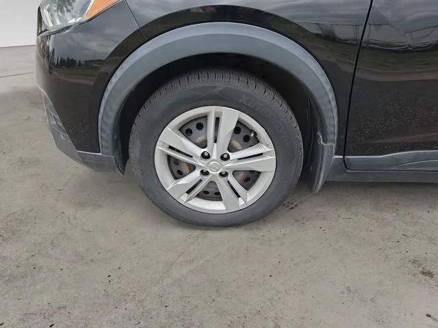Used 2019 Super Black Nissan S image 9
