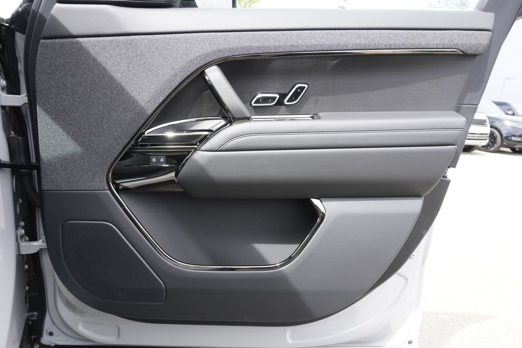 New 2026 Borasco Grey Land Rover SE image 21