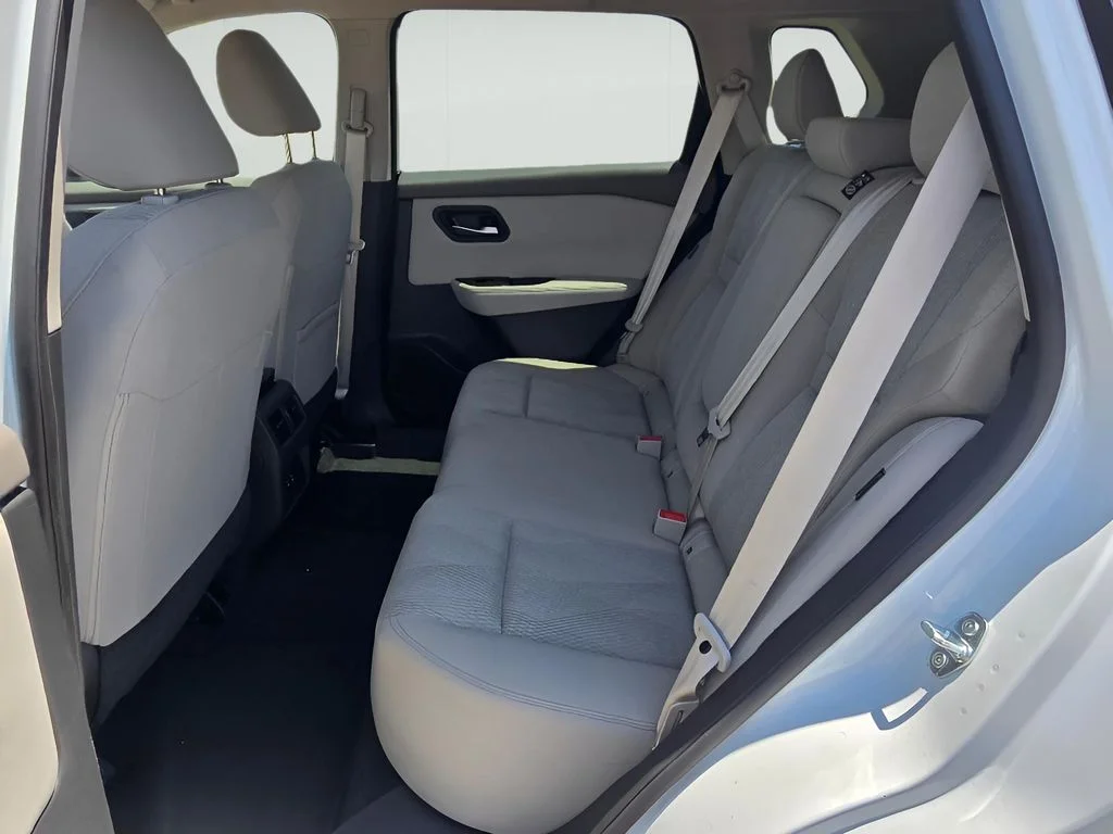 Used 2025 Everest White Pearl Nissan SV image 11