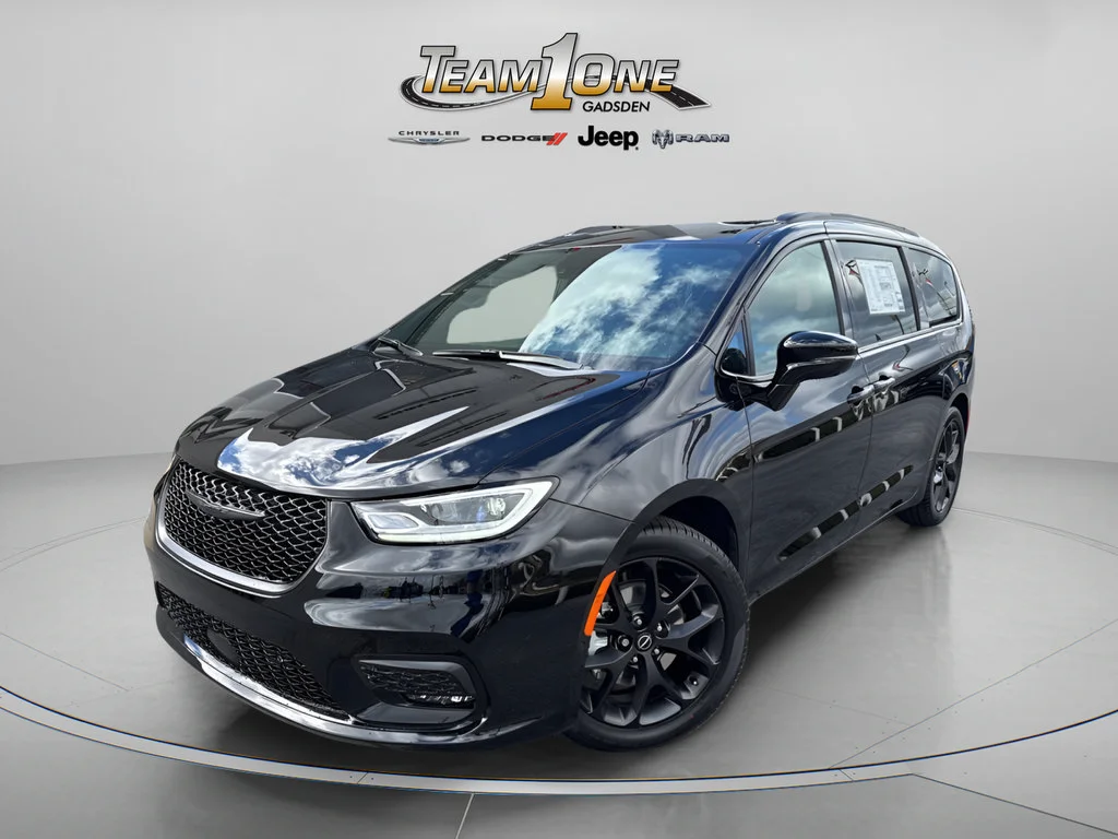 New 2026 Diamond Black Crystal Pearl-Coat Exterior Paint Chrysler Select image 5