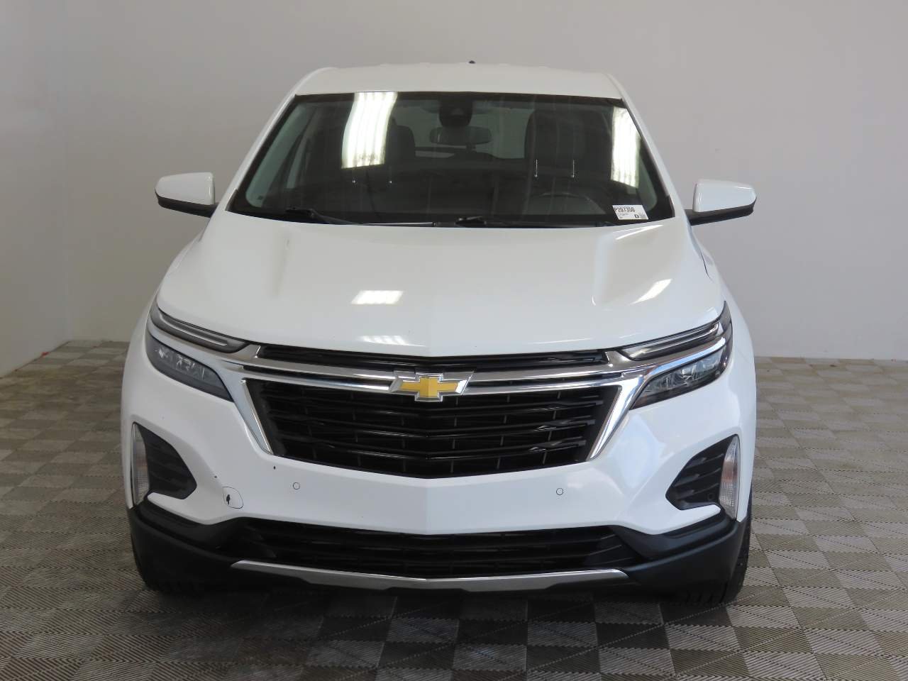 Used 2024 Summit White Chevrolet LT image 2