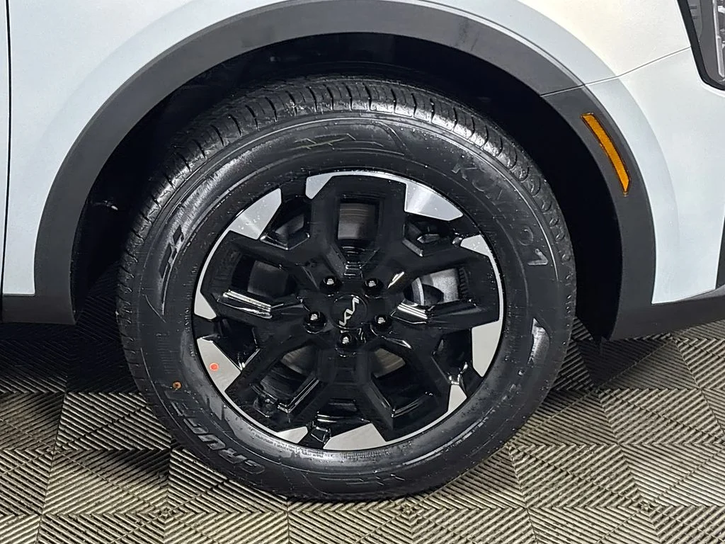 New 2026 Ivory Silver Kia S image 22