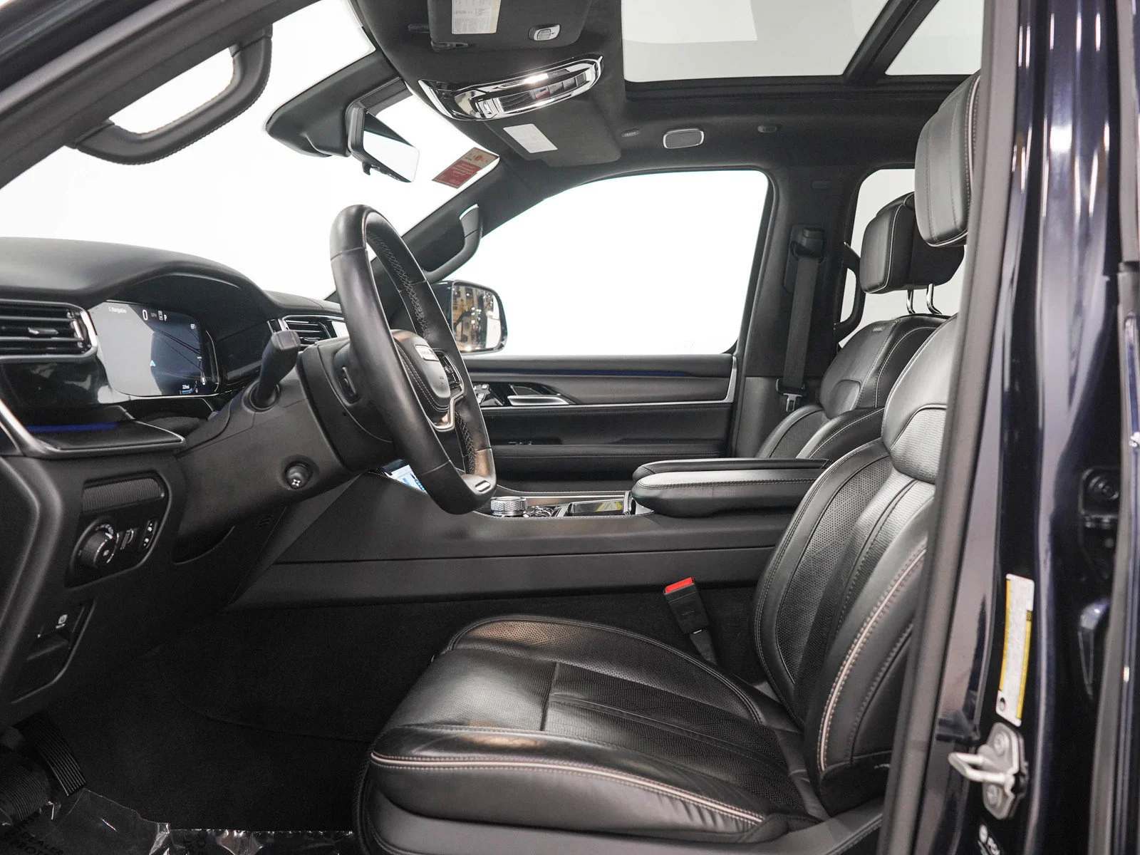 Used 2024 Midnight Sky Jeep Series II image 26