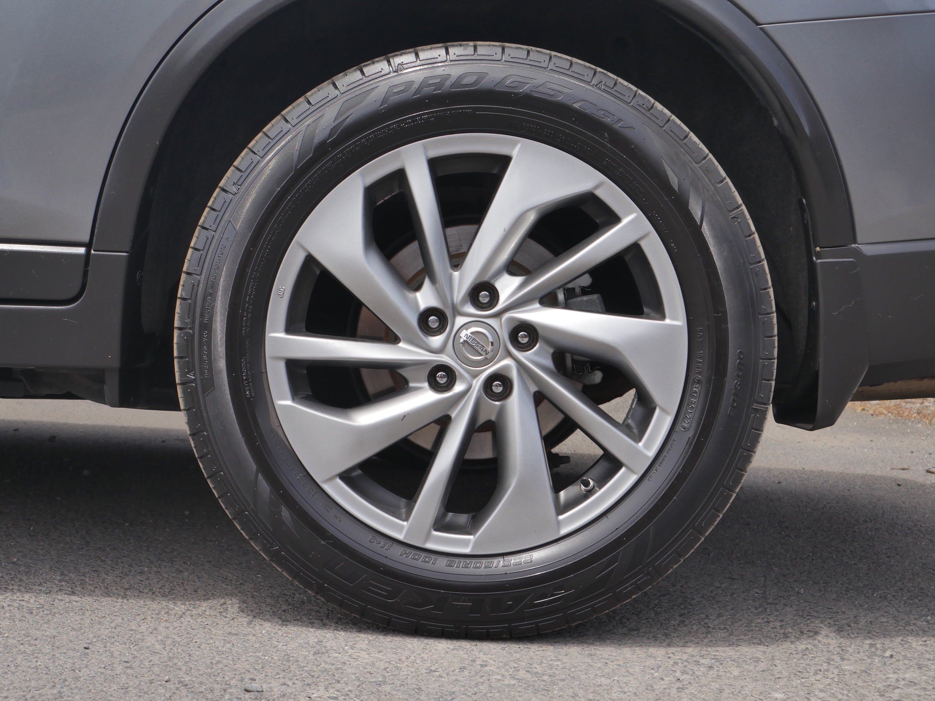 Used 2015 Gun Metallic Nissan SL image 15